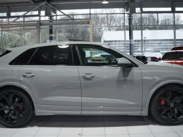 RSQ8 q. 1H  23  Dynamik Keramik  S-Abgas  Pano