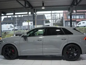 RSQ8 q. 1H  23  Dynamik Keramik  S-Abgas  Pano