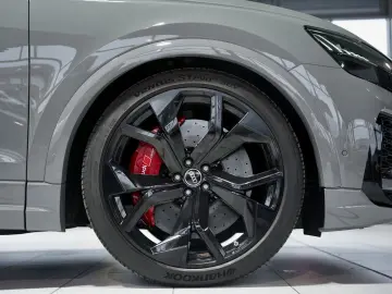 RSQ8 q. 1H  23  Dynamik Keramik  S-Abgas  Pano