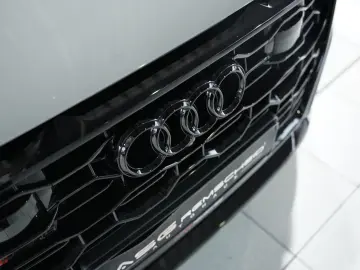 RSQ8 q. 1H  23  Dynamik Keramik  S-Abgas  Pano