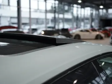 RSQ8 q. 1H  23  Dynamik Keramik  S-Abgas  Pano