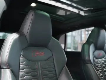 RSQ8 q. 1H  23  Dynamik Keramik  S-Abgas  Pano