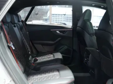 RSQ8 q. 1H  23  Dynamik Keramik  S-Abgas  Pano