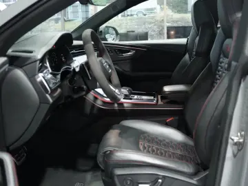 RSQ8 q. 1H  23  Dynamik Keramik  S-Abgas  Pano