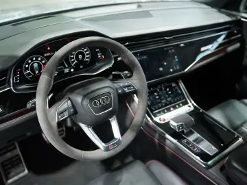 RSQ8 q. 1H  23  Dynamik Keramik  S-Abgas  Pano