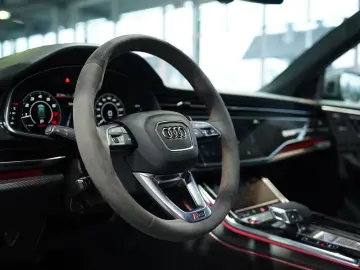 RSQ8 q. 1H  23  Dynamik Keramik  S-Abgas  Pano