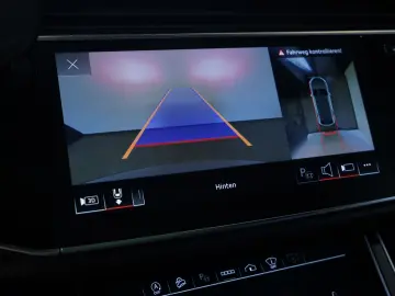 RSQ8 q. 1H  23  Dynamik Keramik  S-Abgas  Pano