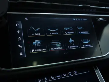 RSQ8 q. 1H  23  Dynamik Keramik  S-Abgas  Pano