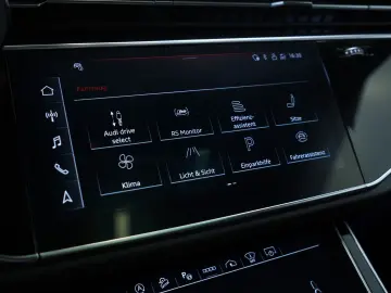 RSQ8 q. 1H  23  Dynamik Keramik  S-Abgas  Pano