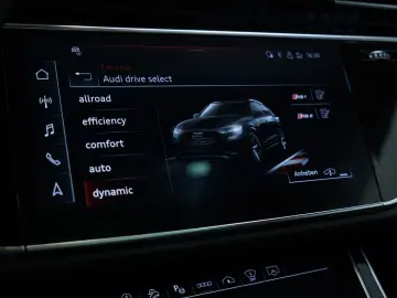 RSQ8 q. 1H  23  Dynamik Keramik  S-Abgas  Pano