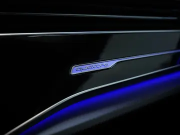 RSQ8 q. 1H  23  Dynamik Keramik  S-Abgas  Pano