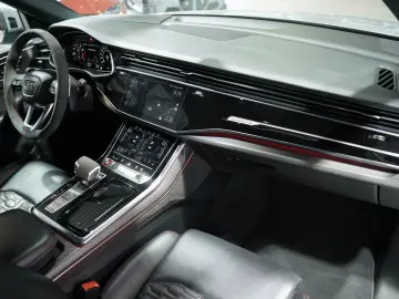 RSQ8 q. 1H  23  Dynamik Keramik  S-Abgas  Pano