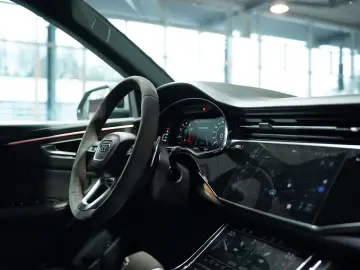 RSQ8 q. 1H  23  Dynamik Keramik  S-Abgas  Pano