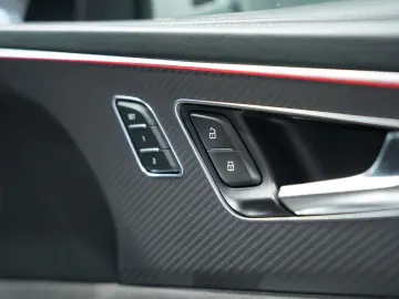 RSQ8 q. 1H  23  Dynamik Keramik  S-Abgas  Pano