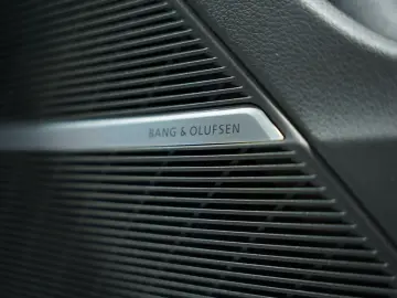 RSQ8 q. 1H  23  Dynamik Keramik  S-Abgas  Pano