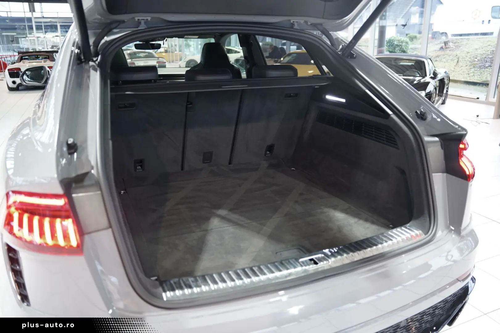 RSQ8 q. 1H  23  Dynamik Keramik  S-Abgas  Pano