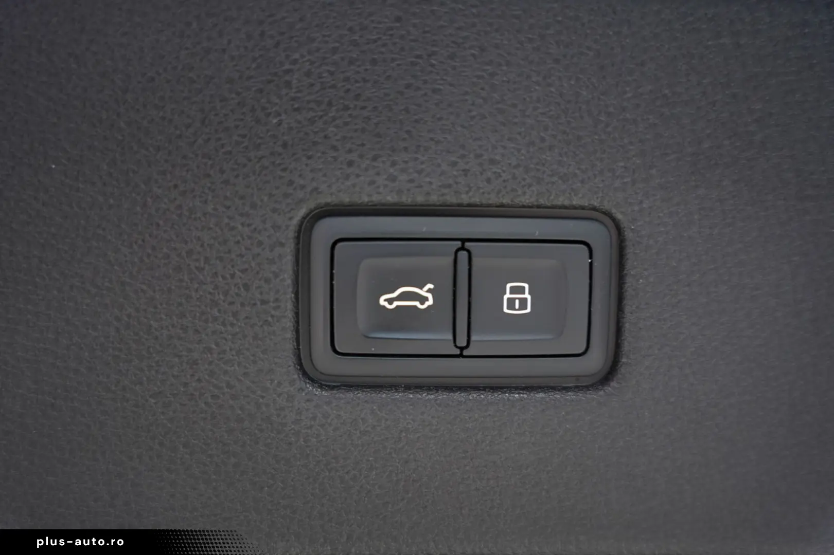 RSQ8 q. 1H  23  Dynamik Keramik  S-Abgas  Pano