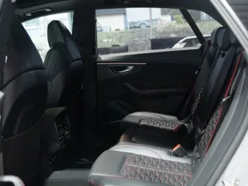 RSQ8 q. 1H  23  Dynamik Keramik  S-Abgas  Pano