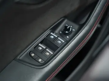 RSQ8 q. 1H  23  Dynamik Keramik  S-Abgas  Pano