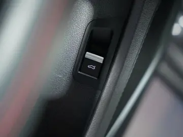 RSQ8 q. 1H  23  Dynamik Keramik  S-Abgas  Pano