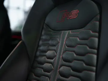 RSQ8 q. 1H  23  Dynamik Keramik  S-Abgas  Pano