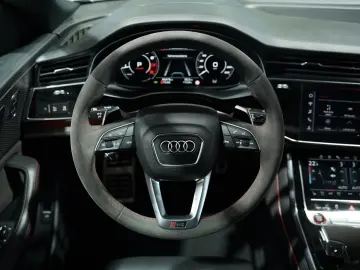 RSQ8 q. 1H  23  Dynamik Keramik  S-Abgas  Pano