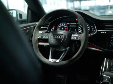 RSQ8 q. 1H  23  Dynamik Keramik  S-Abgas  Pano