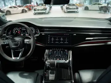 RSQ8 q. 1H  23  Dynamik Keramik  S-Abgas  Pano