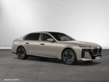 750e xDrive M Sport TV-Fond-Entertainment