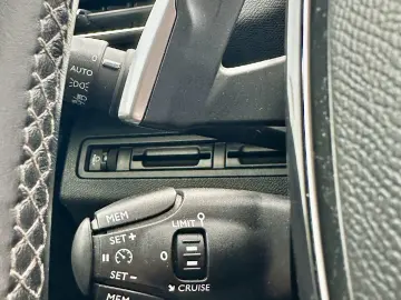 Peugeot 3008   106.000 km  5 moduri condus  garantie  rate