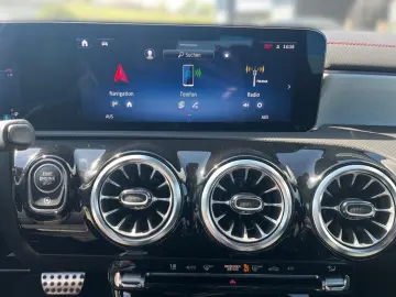 CLA 220 4MATIC Coupé AMG AHK LenkradHz Distronic