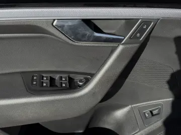 Touareg 3.0 TDI R-LINE LM21 AIR LEDER BLACKSTYLE