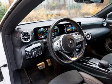 Mercedes-Benz CLA250E