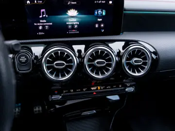 Mercedes-Benz CLA250E