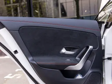 Mercedes-Benz CLA250E