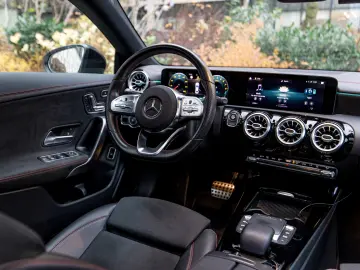 Mercedes-Benz CLA250E