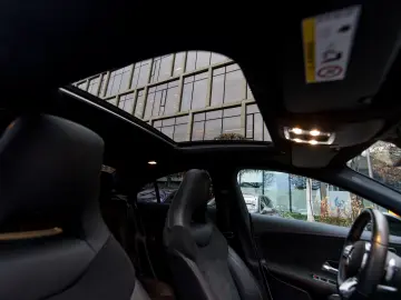 Mercedes-Benz CLA250E