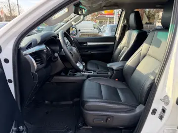 Hilux Double Cab Executive 4x4   LEDER   ACC