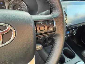 Hilux Double Cab Executive 4x4   LEDER   ACC