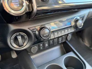 Hilux Double Cab Executive 4x4   LEDER   ACC