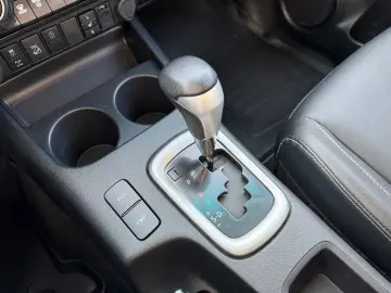 Hilux Double Cab Executive 4x4   LEDER   ACC