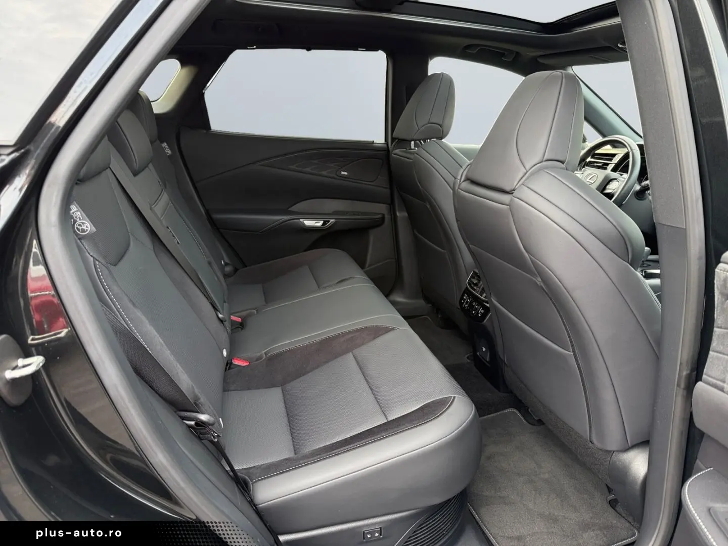 RX 500h (hybrid) F SPORT   HUD Levinson Pano 360