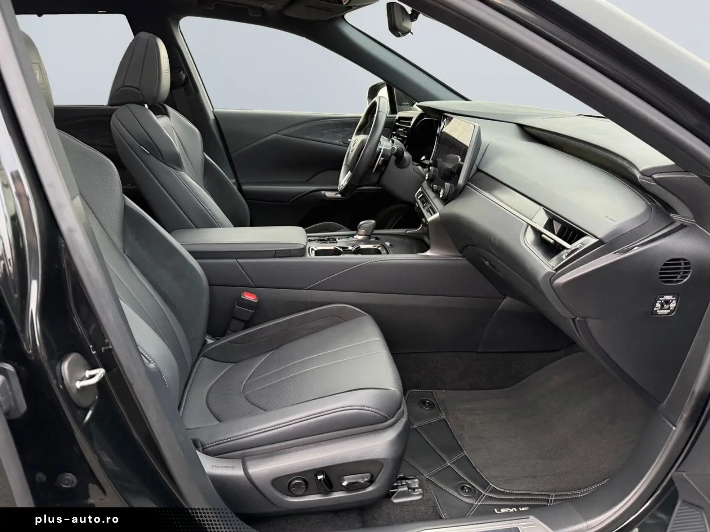 RX 500h (hybrid) F SPORT   HUD Levinson Pano 360