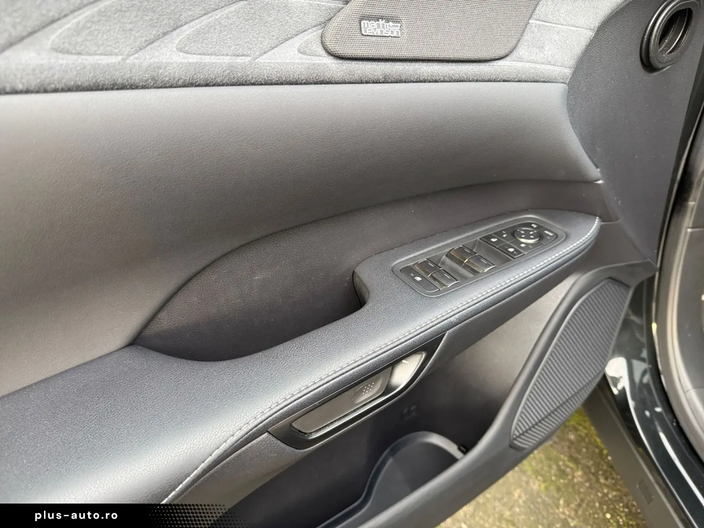 RX 500h (hybrid) F SPORT   HUD Levinson Pano 360