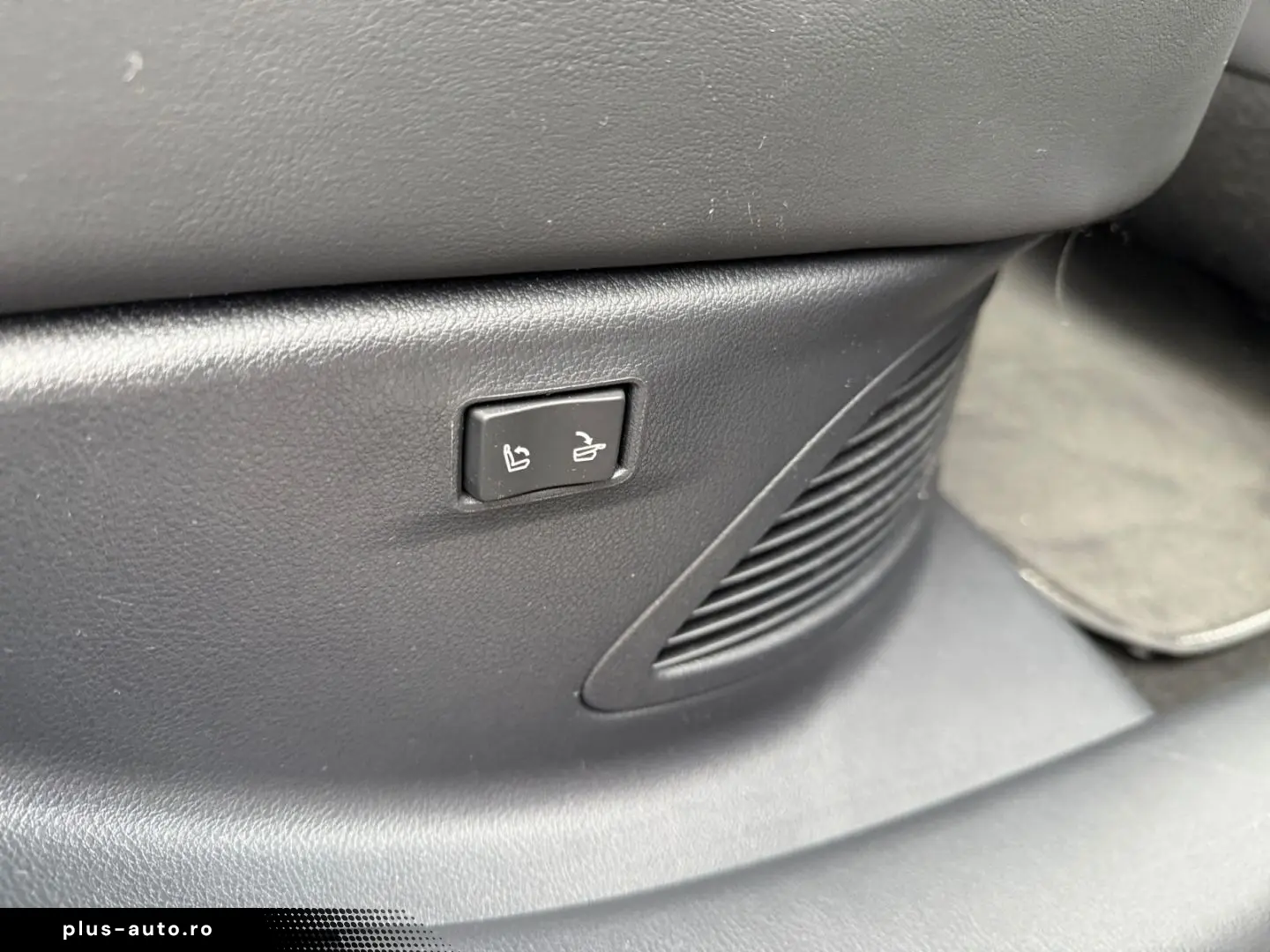 RX 500h (hybrid) F SPORT   HUD Levinson Pano 360