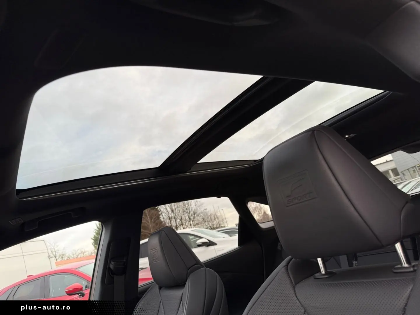 RX 500h (hybrid) F SPORT   HUD Levinson Pano 360