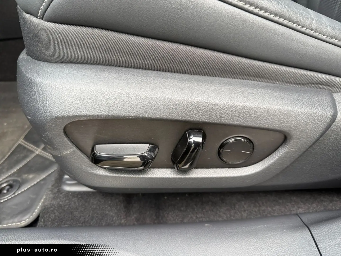 RX 500h (hybrid) F SPORT   HUD Levinson Pano 360