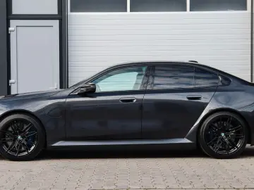 M5 Sedan  Carbon Pack  Comfort Pack  B&W  HUD