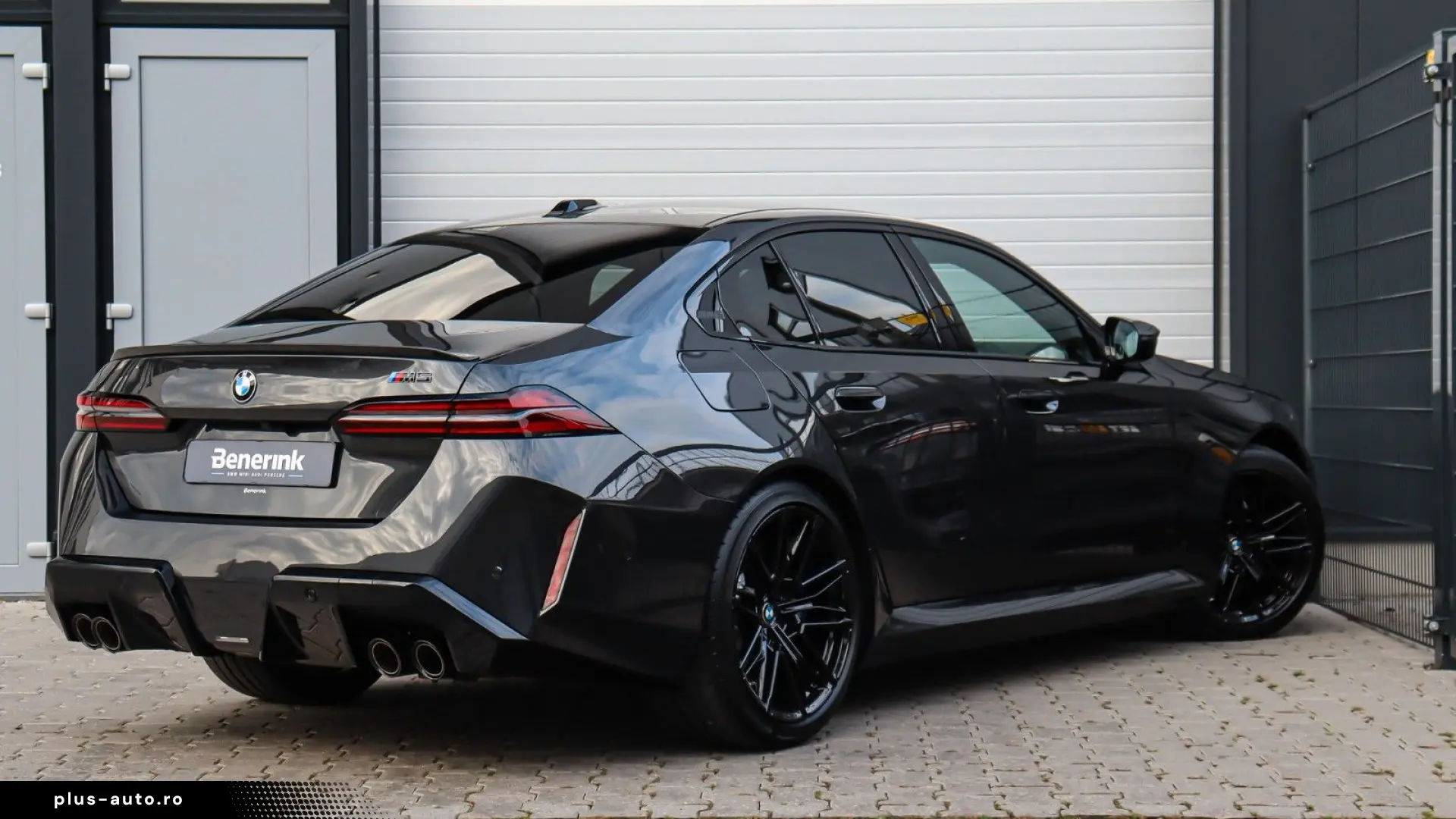 M5 Sedan  Carbon Pack  Comfort Pack  B&W  HUD