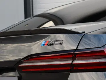 M5 Sedan  Carbon Pack  Comfort Pack  B&W  HUD